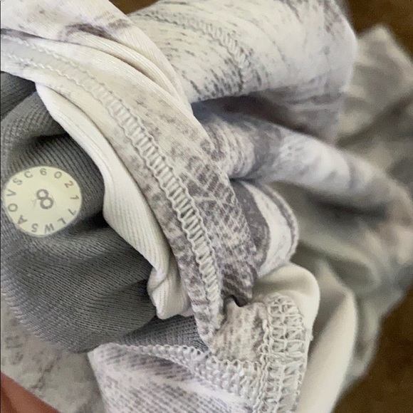 Lululemon 7/8 tie dye leggings - Picture 4 of 4